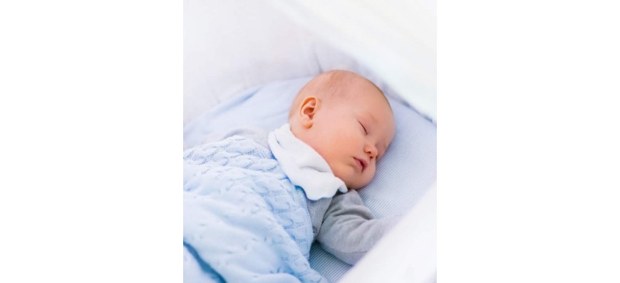 Kako vam lahko prenosna posteljica olajša prve tedne starševstva?