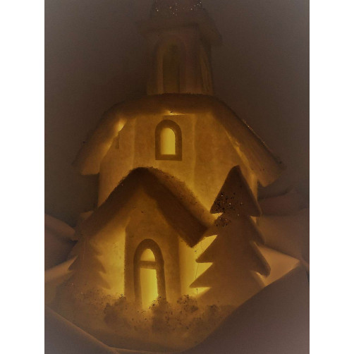 Dekorativna cerkvica iz vate in klobučevine z razsvetljavo